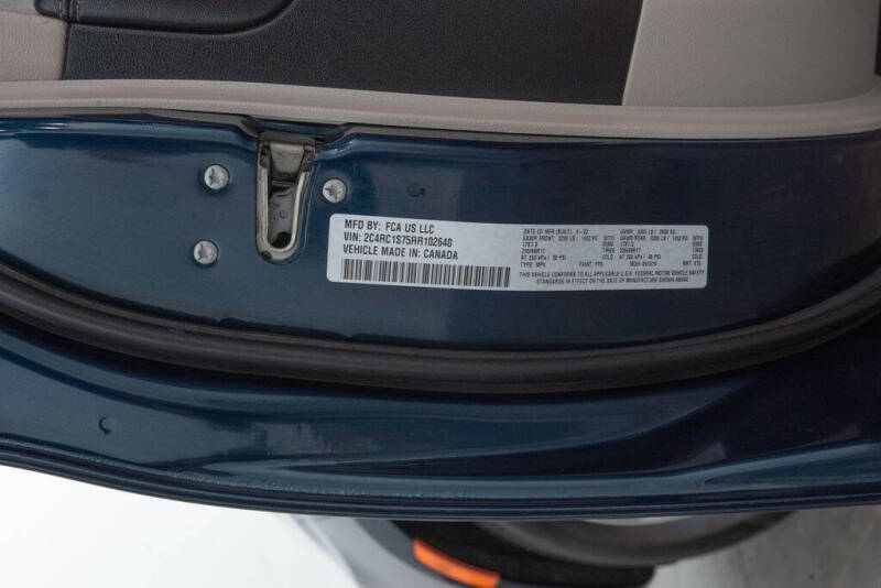 2024 Chrysler Pacifica Plug-In Hybrid Select