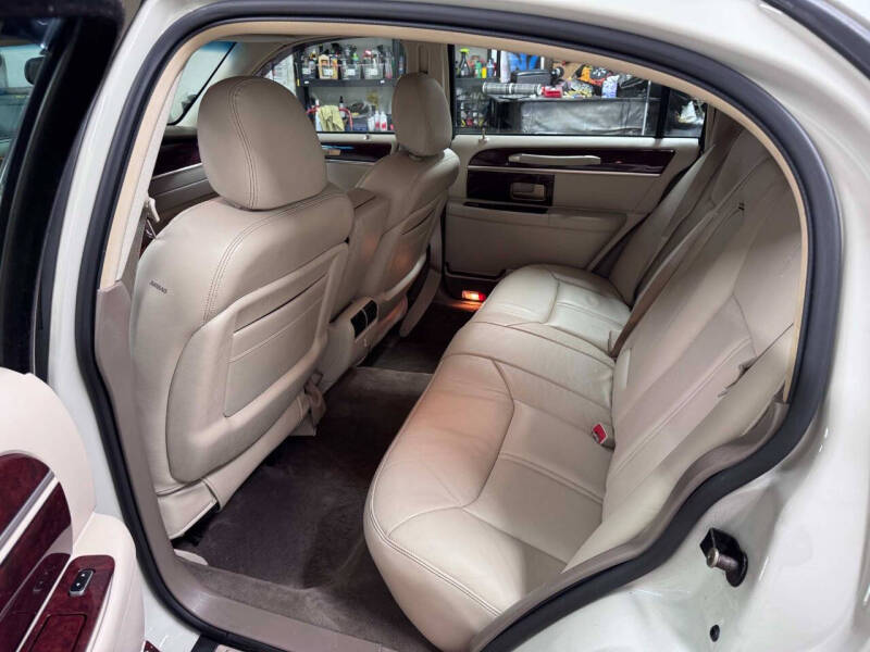 2004 Lincoln Town Car Ultimate