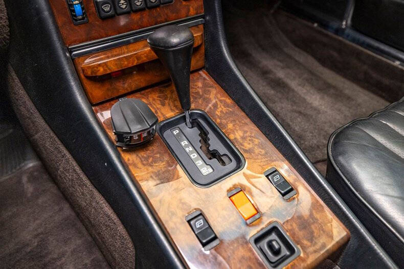 1987 Mercedes-Benz 560-Class 560 SL