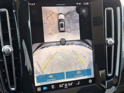 2024 Volvo XC40 B5 Plus Dark Theme