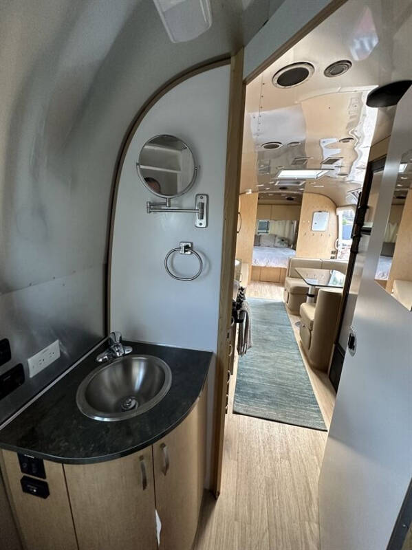2015 Airstream Flying Clo