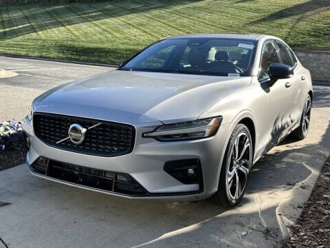 2024 Volvo S60 B5 Core Dark Theme