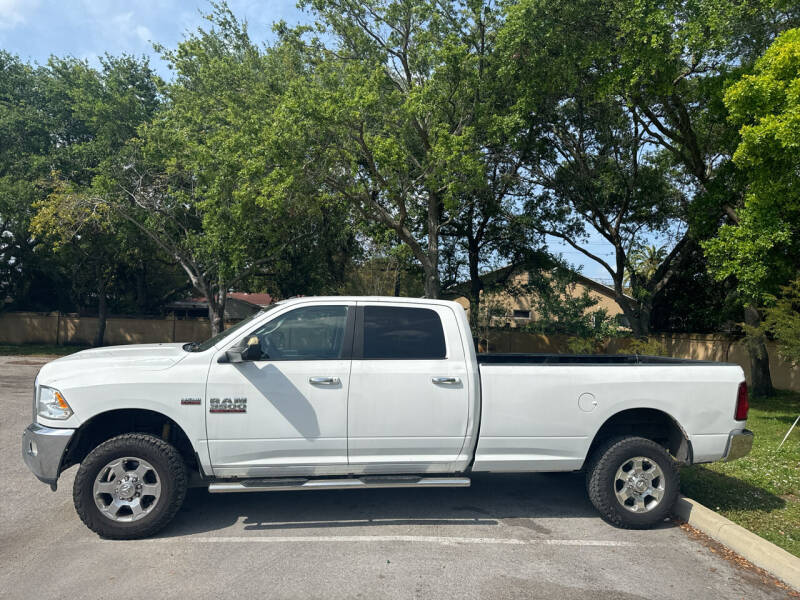 2017 RAM Ram 3500 Pickup SLT photo 2