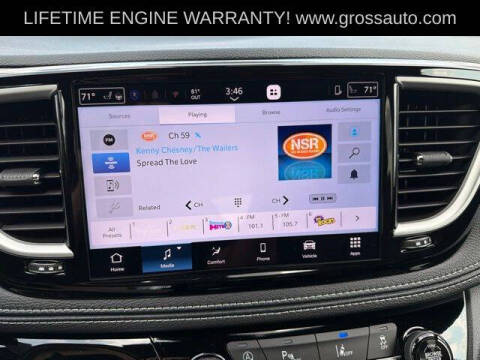 2027 Chrysler Pacifica Select