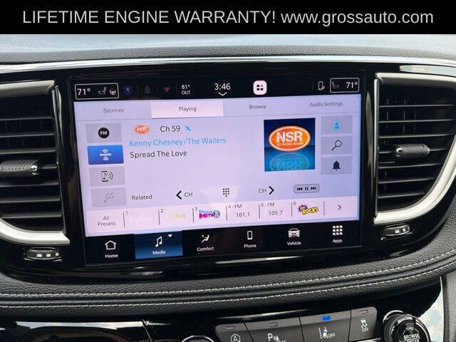 2027 Chrysler Pacifica Select