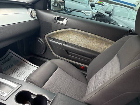 2006 Ford Mustang V6 Deluxe