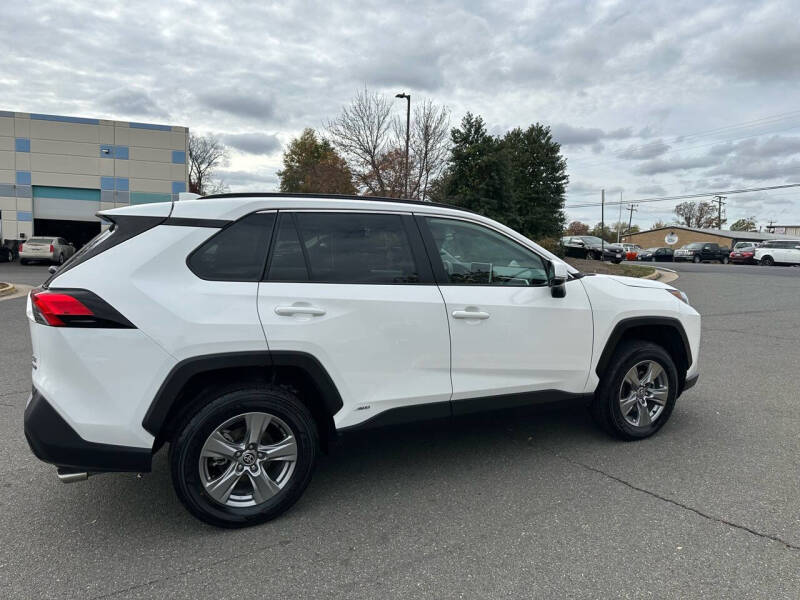 2024 Toyota RAV4 XLE photo 14