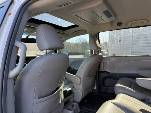 2015 Toyota Sienna XLE Premium 8-Passenger