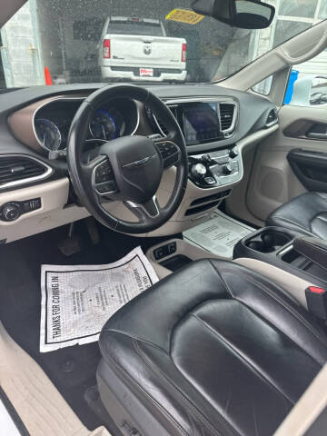 2017 Chrysler Pacifica Touring-L