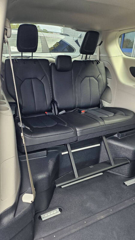 2024 Chrysler Pacifica Touring L