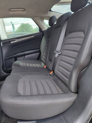 2017 Ford Fusion SE
