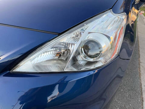 2013 Toyota Prius v Three