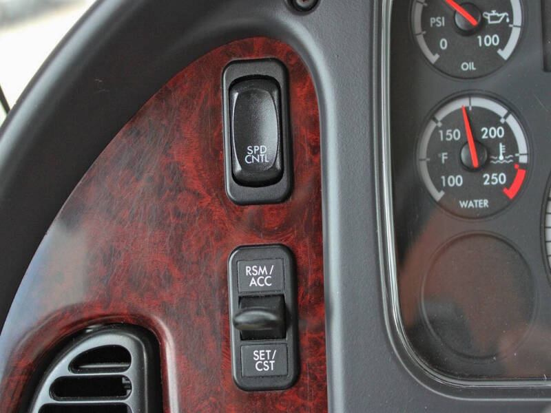 2018 Freightliner M2 106