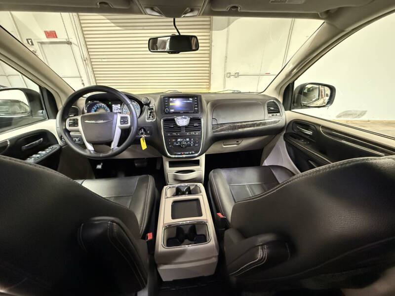 2015 Chrysler Town and Country Touring