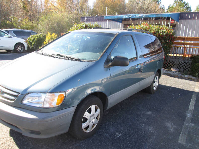 2002 Toyota Sienna LE photo 8