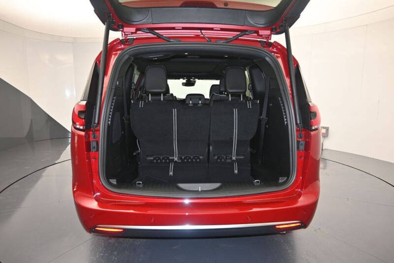 2027 Chrysler Pacifica Limited