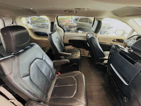 2017 Chrysler Pacifica Touring-L Plus