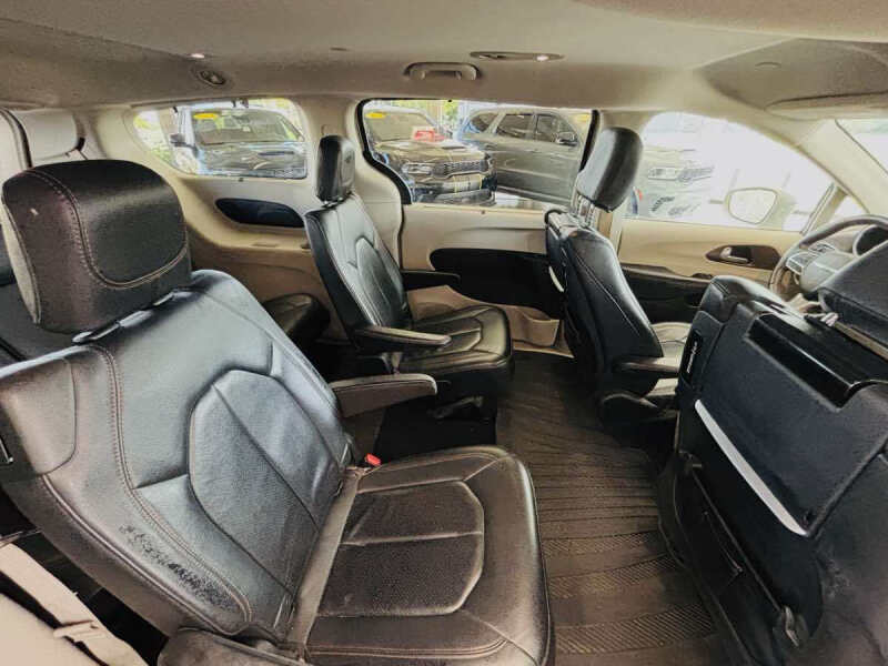 2017 Chrysler Pacifica Touring-L Plus