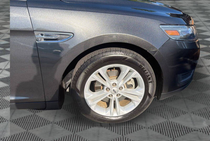 2018 Ford Taurus SE
