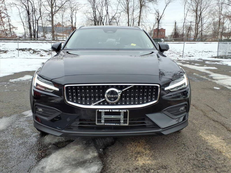 2025 Volvo V60 Cross Country B5 Plus