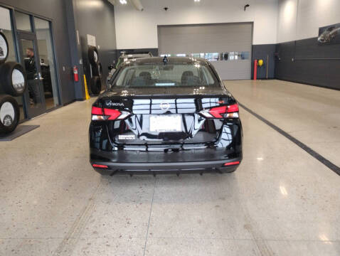 2025 Nissan Versa SR