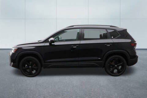 2025 Volkswagen Taos SE Black 4Motion