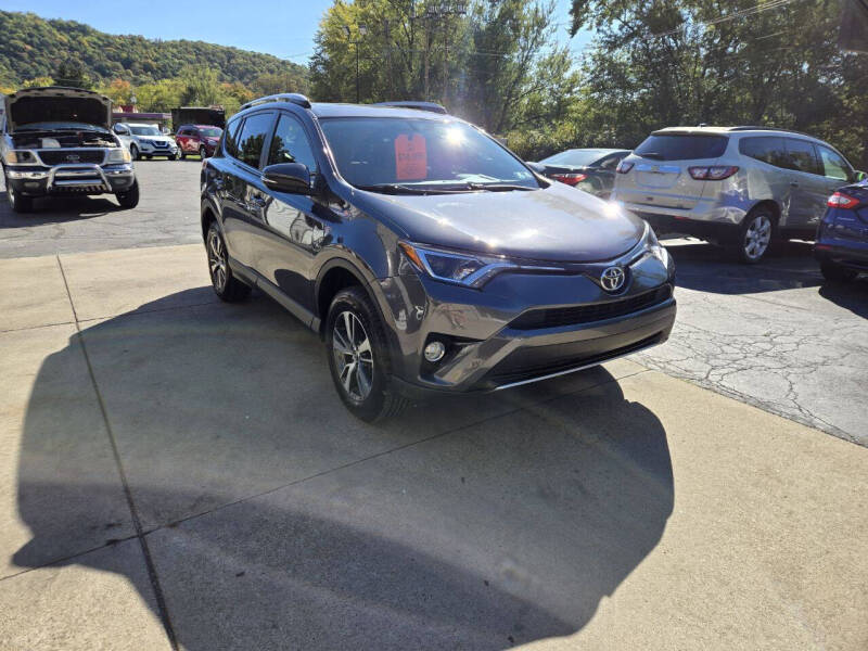 2016 Toyota RAV4 XLE photo 2