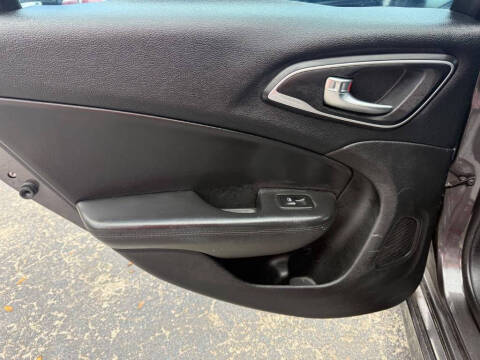 2015 Chrysler 200 C