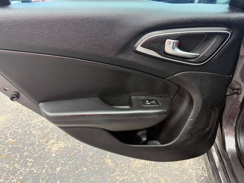 2015 Chrysler 200 C