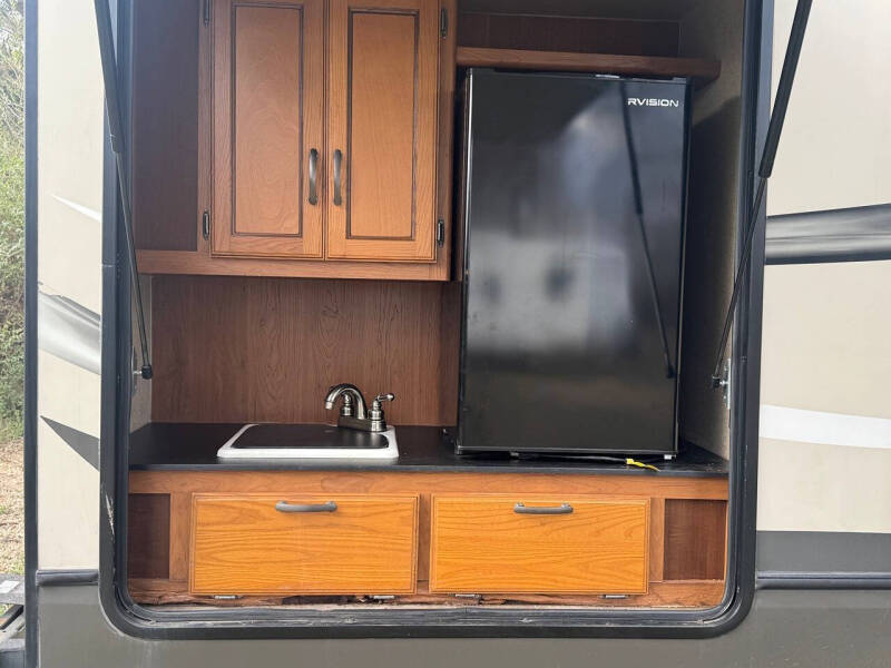 2017 Crossroads RV Sunset Trail