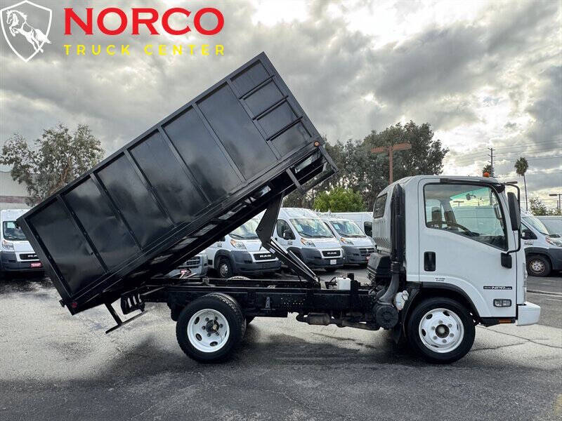 2017 Isuzu NPR HD's photo