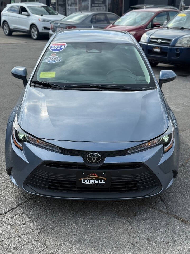 2024 Toyota Corolla LE's photo