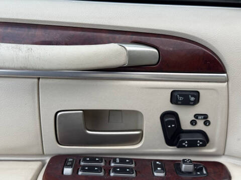 2003 Lincoln Town Car Signature