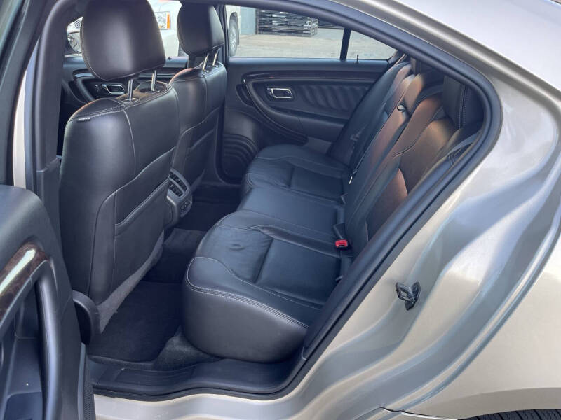 2017 Ford Taurus Limited