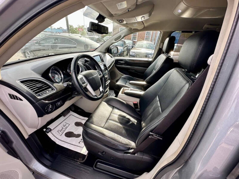 2014 Chrysler Town and Country Touring-L