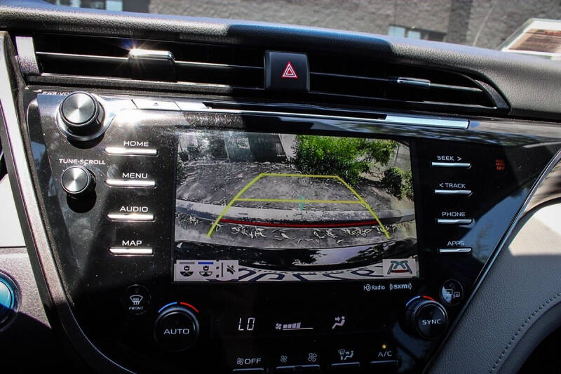 2020 Toyota Camry Hybrid XLE