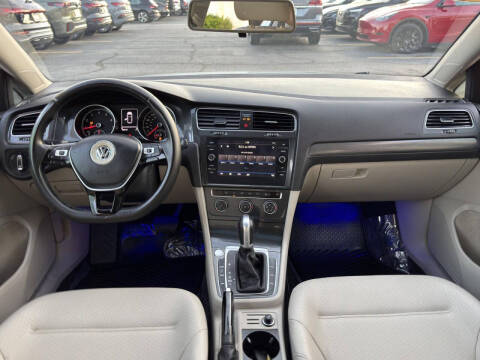 2019 Volkswagen Golf SE