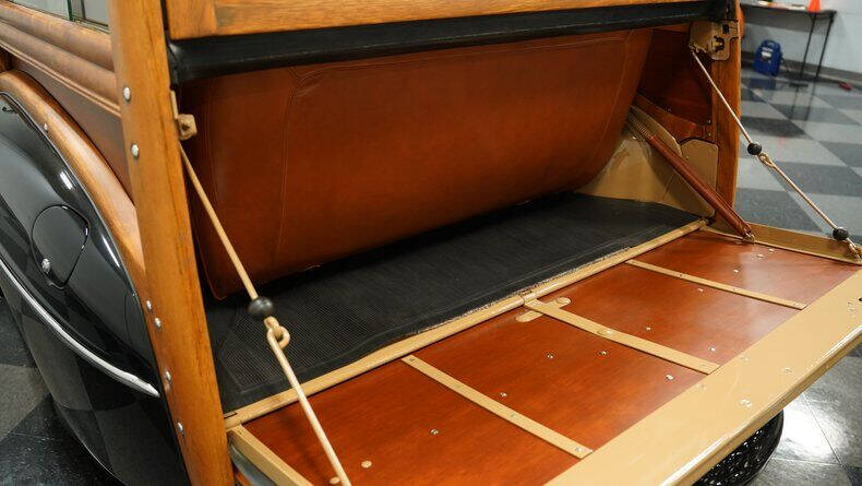 1948 Ford Super Deluxe