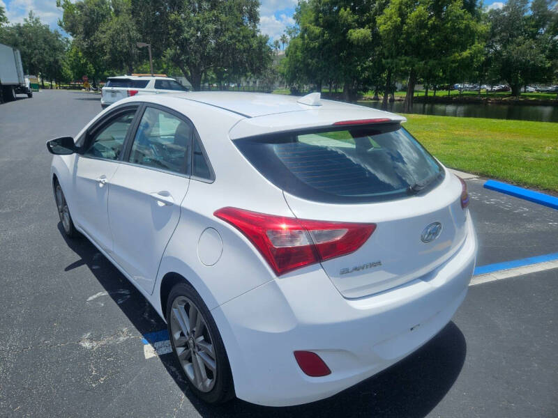 2016 Hyundai Elantra GT Base photo 16