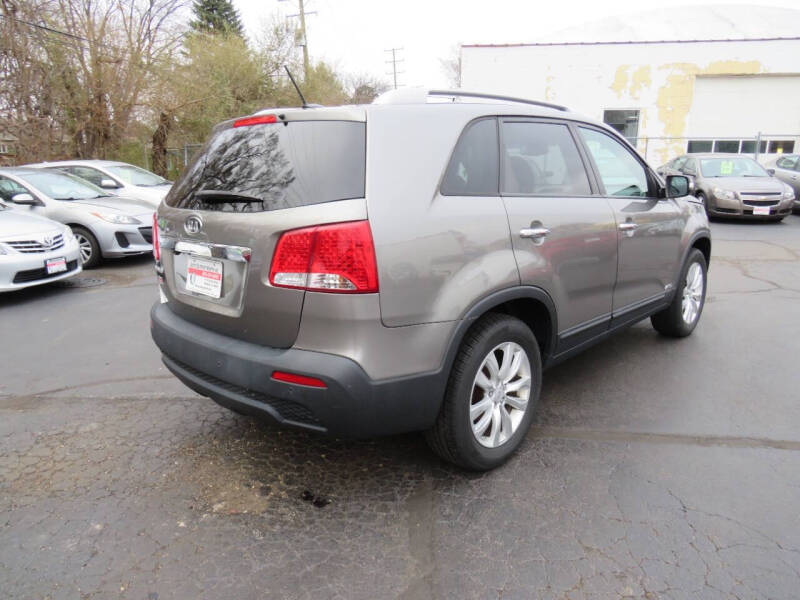 2011 Kia Sorento LX photo 6