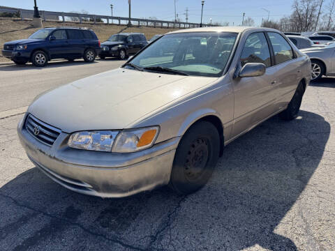 2000 Toyota Camry for sale at AUTOSAVIN in Villa Park IL