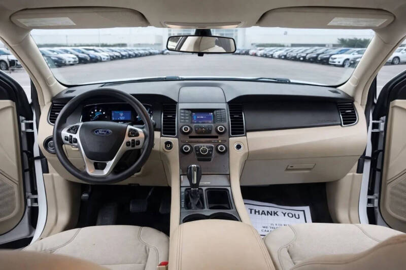 2017 Ford Taurus SE