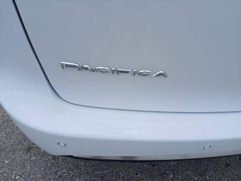 2027 Chrysler Pacifica Select