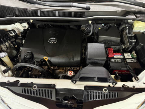 2017 Toyota Sienna LE 8-Passenger