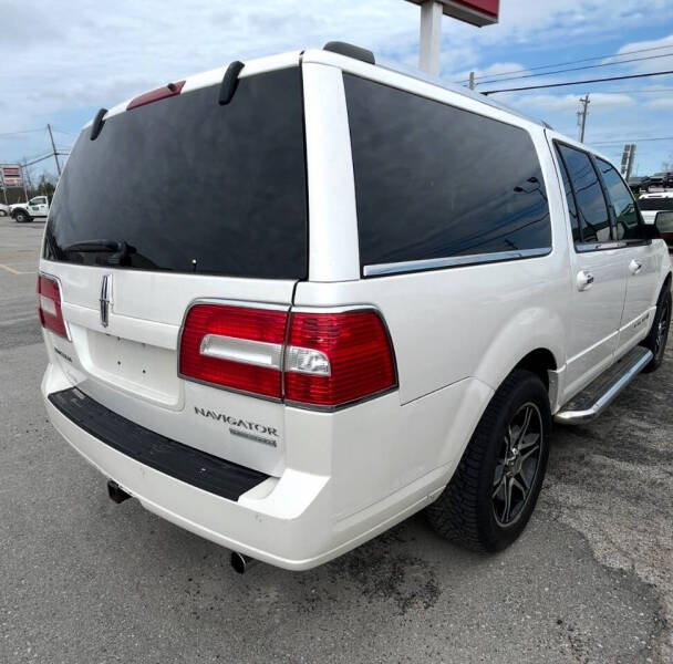 2011 Lincoln Navigator L