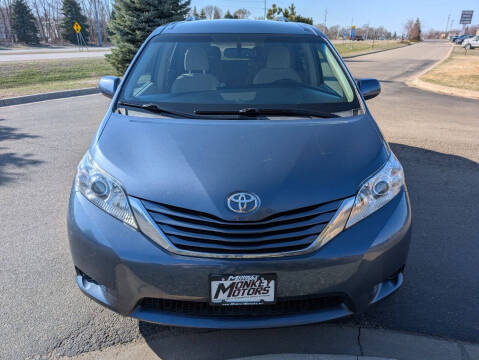 2017 Toyota Sienna LE 8-Passenger
