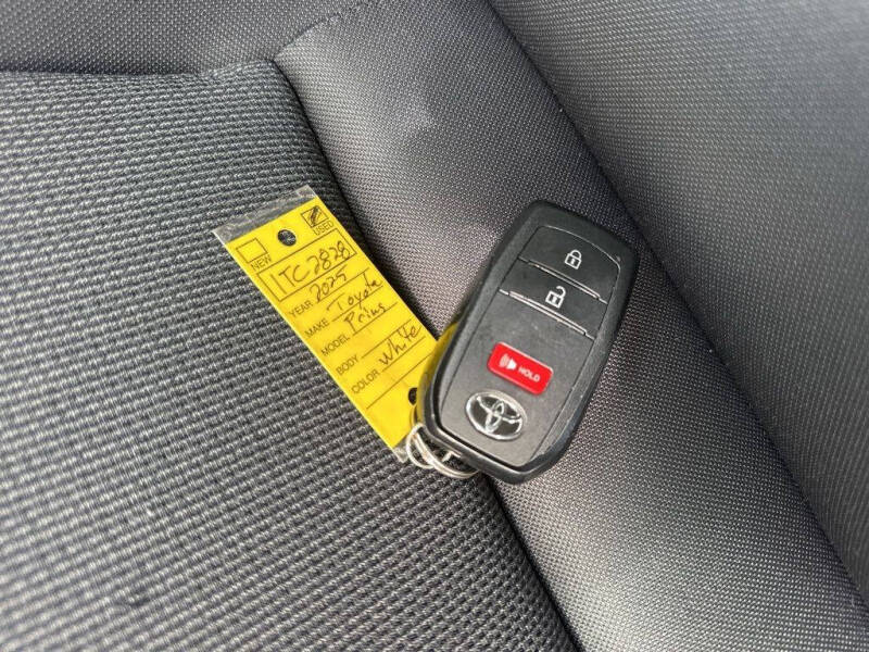 2025 Toyota Prius LE