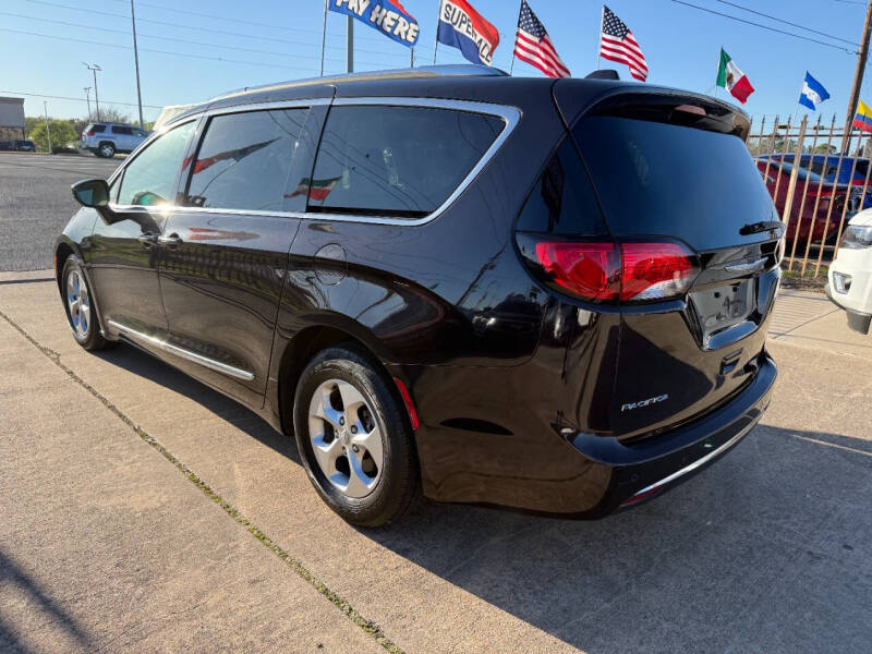 2017 Chrysler Pacifica Touring-L Plus