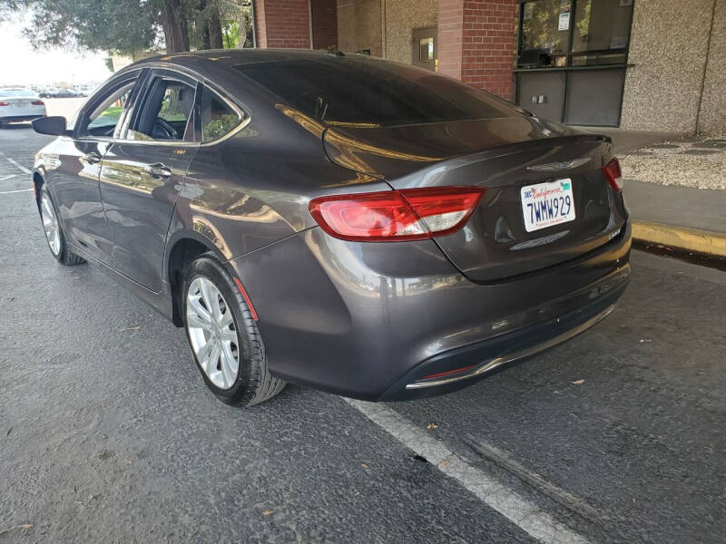 2015 Chrysler 200 Limited