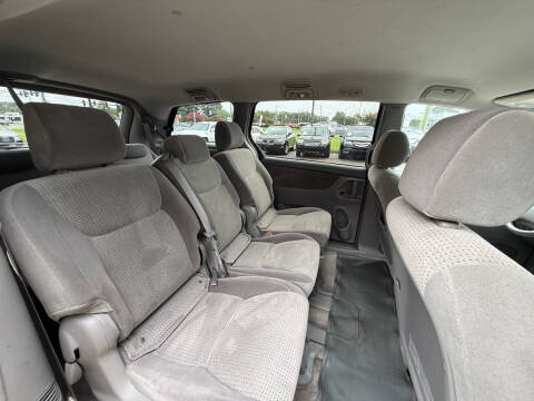 2008 Toyota Sienna CE 8-Passenger